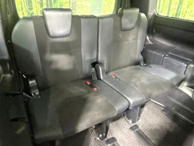 TOYOTA NOAH HYBRID 2017