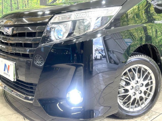 TOYOTA NOAH HYBRID 2017