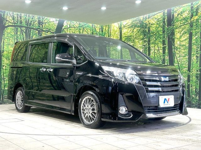 TOYOTA NOAH HYBRID 2017