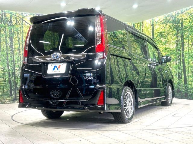 TOYOTA NOAH HYBRID 2017