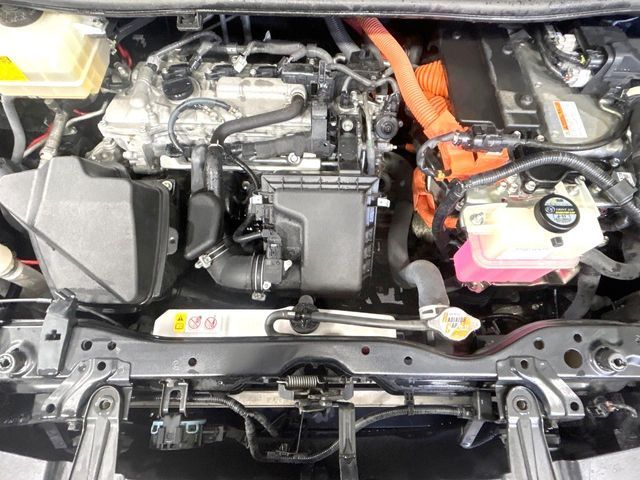 TOYOTA NOAH HYBRID 2017