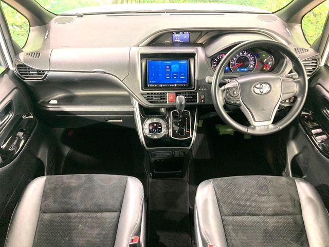 TOYOTA VOXY 2021