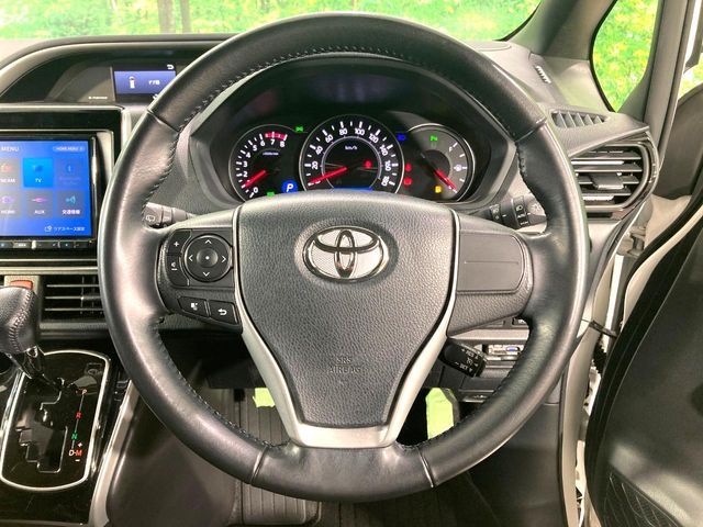TOYOTA VOXY 2021