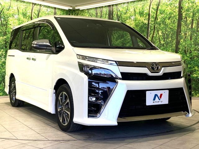 TOYOTA VOXY 2021