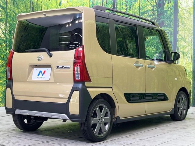 DAIHATSU TANTO FAN CROSS 2022