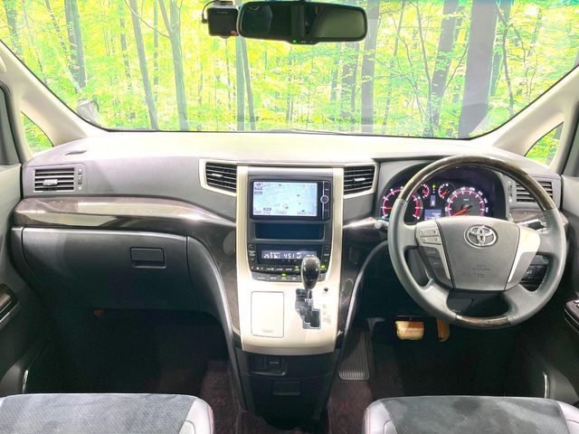 TOYOTA VELLFIRE 2013