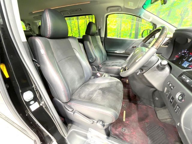 TOYOTA VELLFIRE 2013