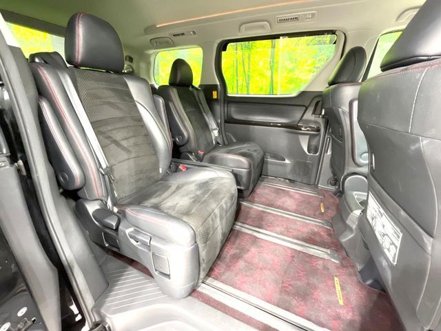 TOYOTA VELLFIRE 2013