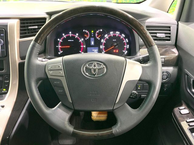 TOYOTA VELLFIRE 2013