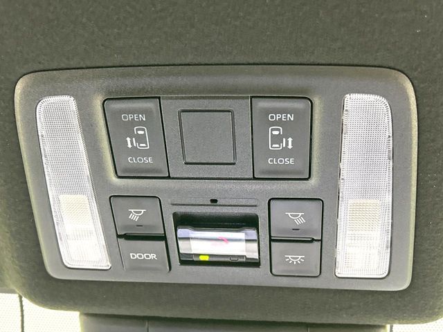 TOYOTA VOXY HYBRID 2025