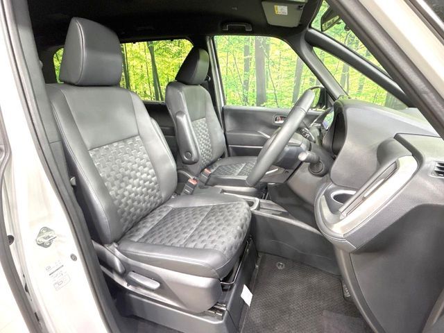 TOYOTA VOXY HYBRID 2025