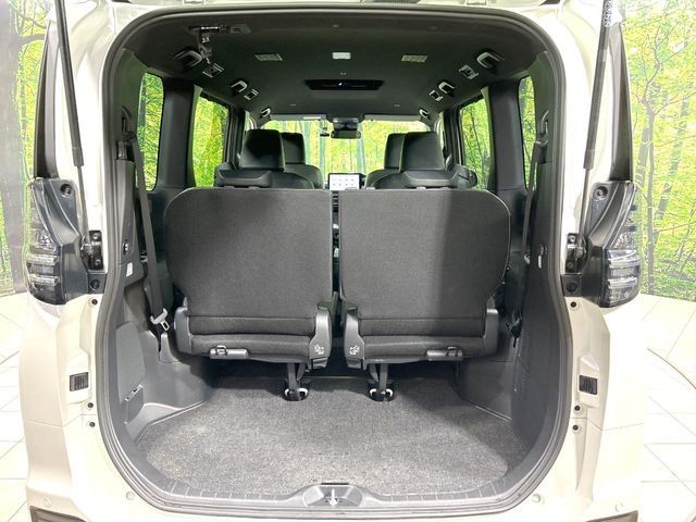 TOYOTA VOXY HYBRID 2025