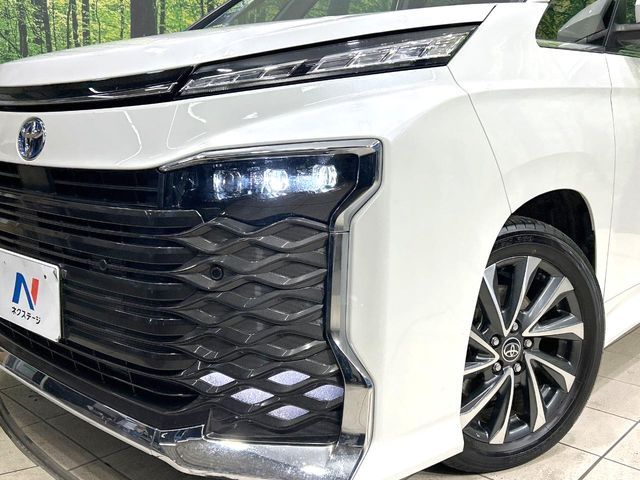 TOYOTA VOXY HYBRID 2025