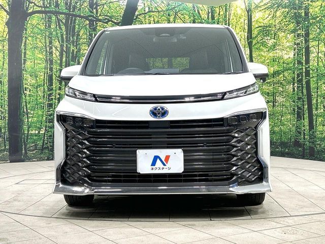 TOYOTA VOXY HYBRID 2025