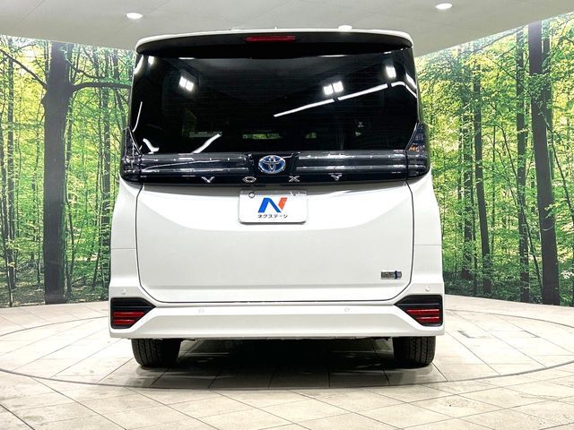 TOYOTA VOXY HYBRID 2025