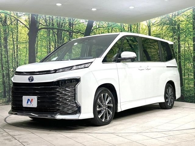 TOYOTA VOXY HYBRID 2025