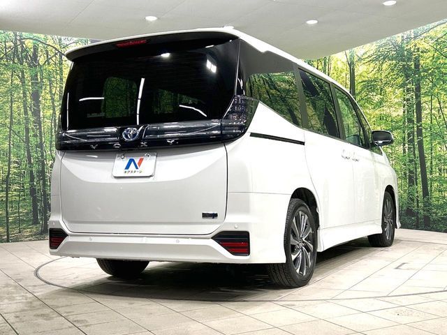TOYOTA VOXY HYBRID 2025
