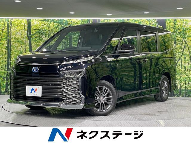 TOYOTA VOXY HYBRID 2023