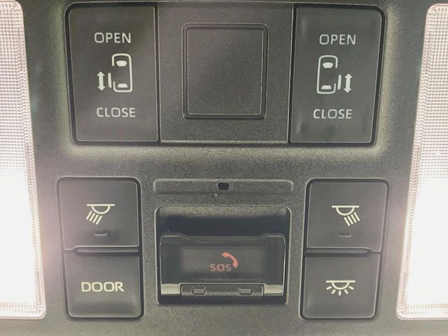 TOYOTA VOXY HYBRID 2023