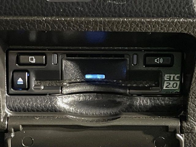 TOYOTA VOXY HYBRID 2023