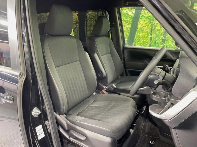 TOYOTA VOXY HYBRID 2023