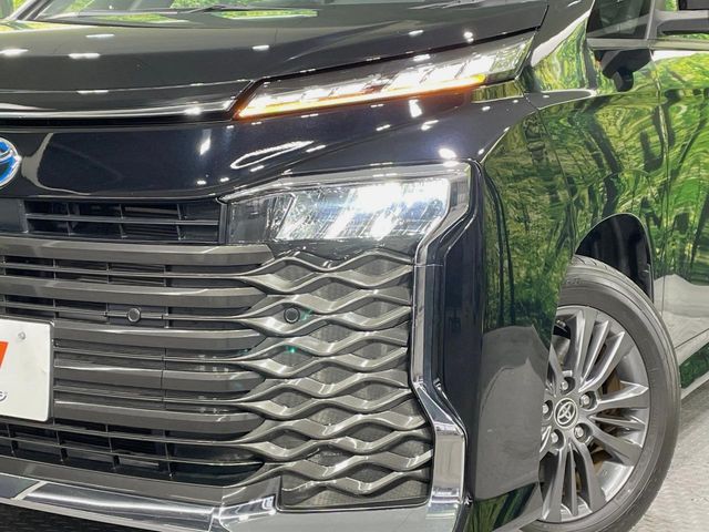 TOYOTA VOXY HYBRID 2023