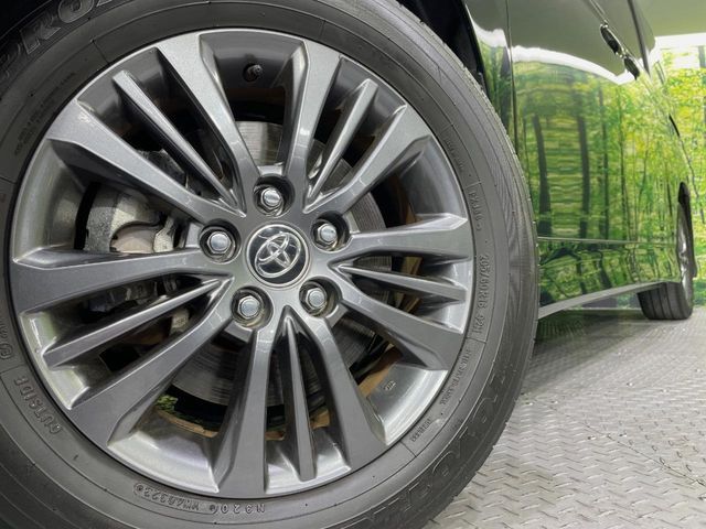 TOYOTA VOXY HYBRID 2023