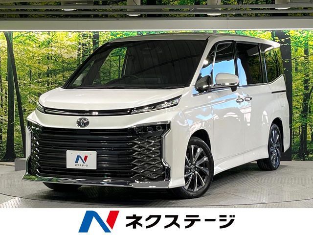 TOYOTA VOXY 2022
