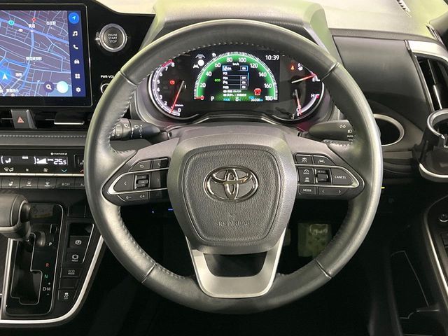 TOYOTA VOXY 2022