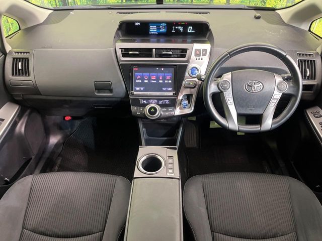 TOYOTA PRIUS Alpha 2015