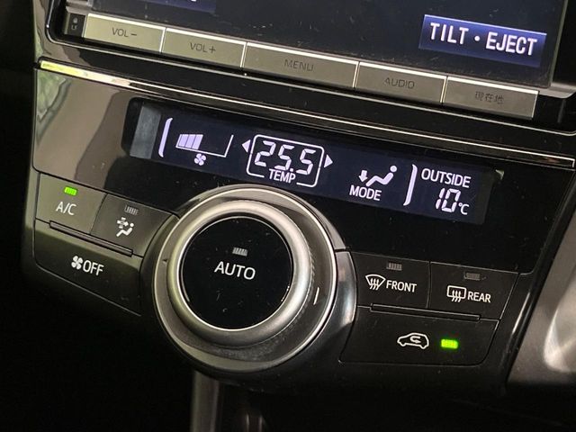 TOYOTA PRIUS Alpha 2015