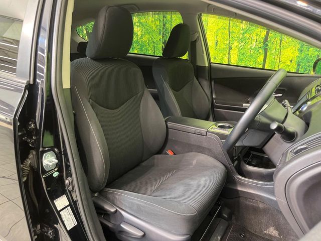 TOYOTA PRIUS Alpha 2015