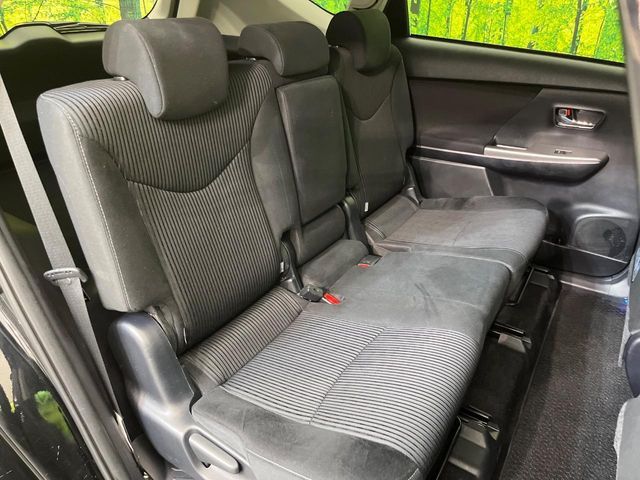 TOYOTA PRIUS Alpha 2015