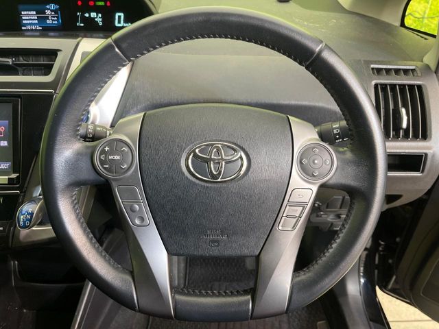 TOYOTA PRIUS Alpha 2015