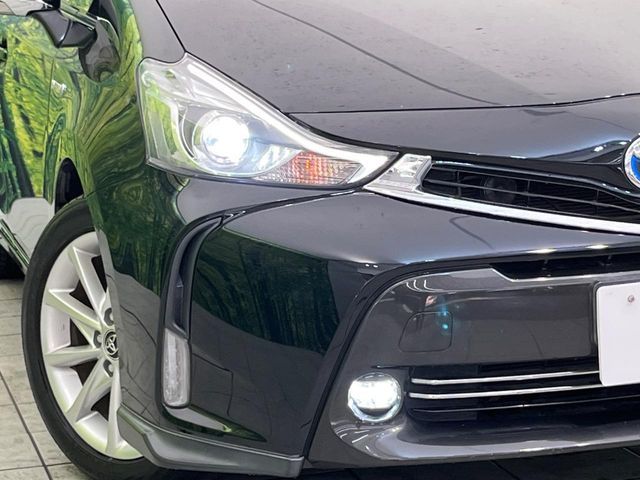 TOYOTA PRIUS Alpha 2015