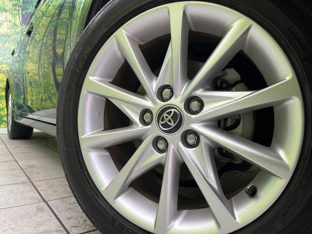 TOYOTA PRIUS Alpha 2015