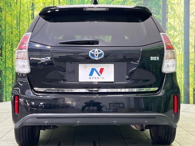 TOYOTA PRIUS Alpha 2015