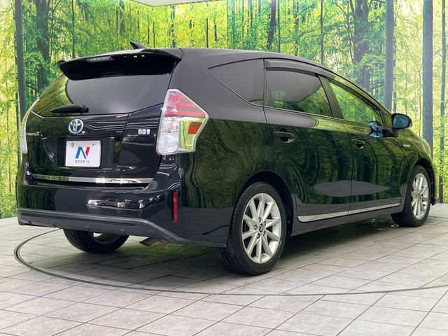 TOYOTA PRIUS Alpha 2015