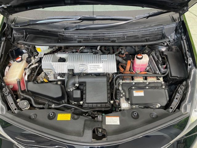 TOYOTA PRIUS Alpha 2015