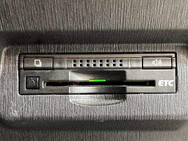 TOYOTA PRIUS Alpha 2015