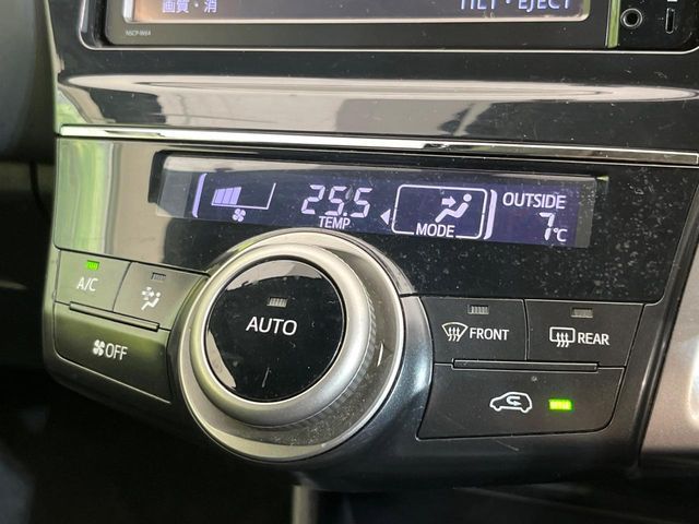 TOYOTA PRIUS Alpha 2015