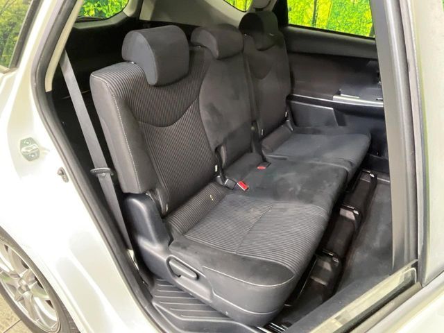 TOYOTA PRIUS Alpha 2015