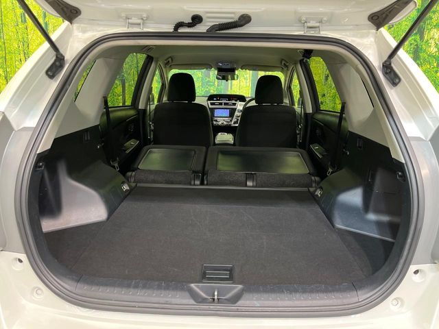 TOYOTA PRIUS Alpha 2015