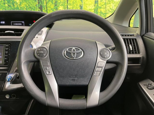 TOYOTA PRIUS Alpha 2015