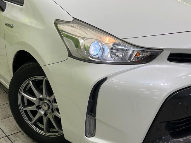 TOYOTA PRIUS Alpha 2015