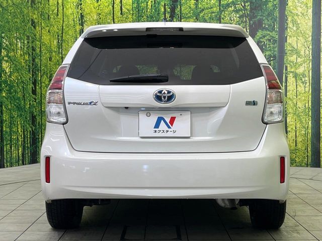 TOYOTA PRIUS Alpha 2015