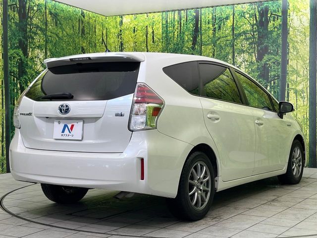 TOYOTA PRIUS Alpha 2015
