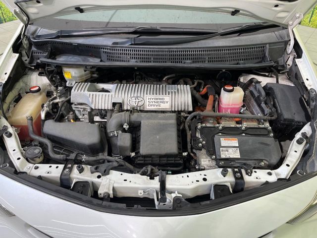 TOYOTA PRIUS Alpha 2015