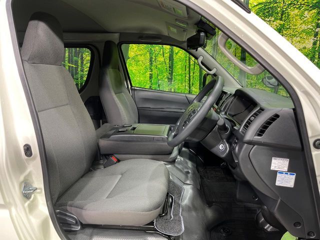 TOYOTA HIACE van 4WD 2025