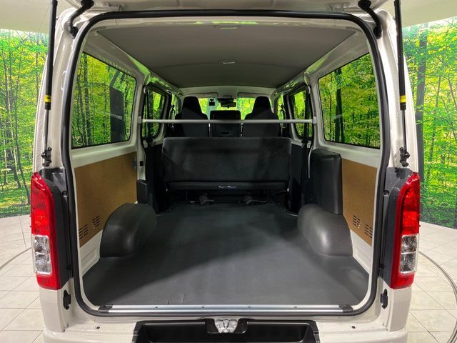 TOYOTA HIACE van 4WD 2025